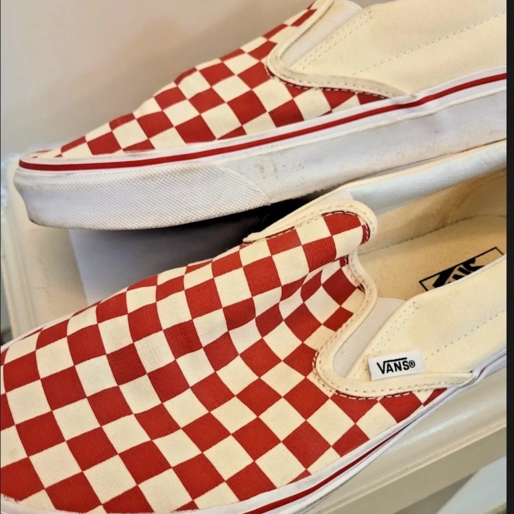VANS Men's Size 9.5  Slip-On Checkerboard Skate Shoe  Red / Off White - Picture 5 of 9